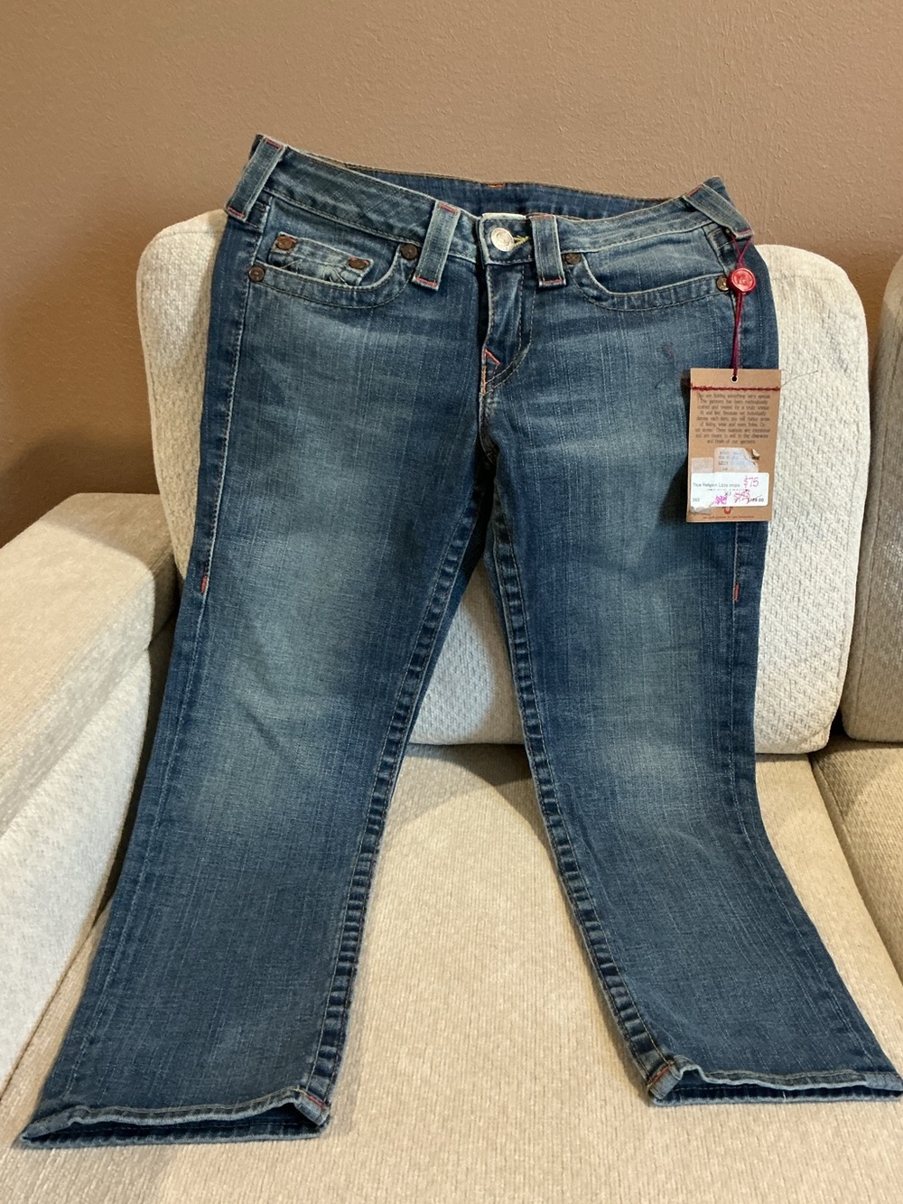 True Religion Lizzy Low-Rise Cropped Jeans (Style 102J58)